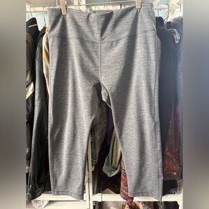 Gray Athleta Ultimate Stash Pocket Capri Leggings XL